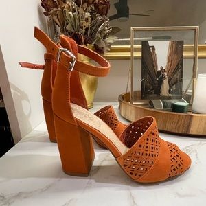 Vince Camuto Block Heel/Sandal